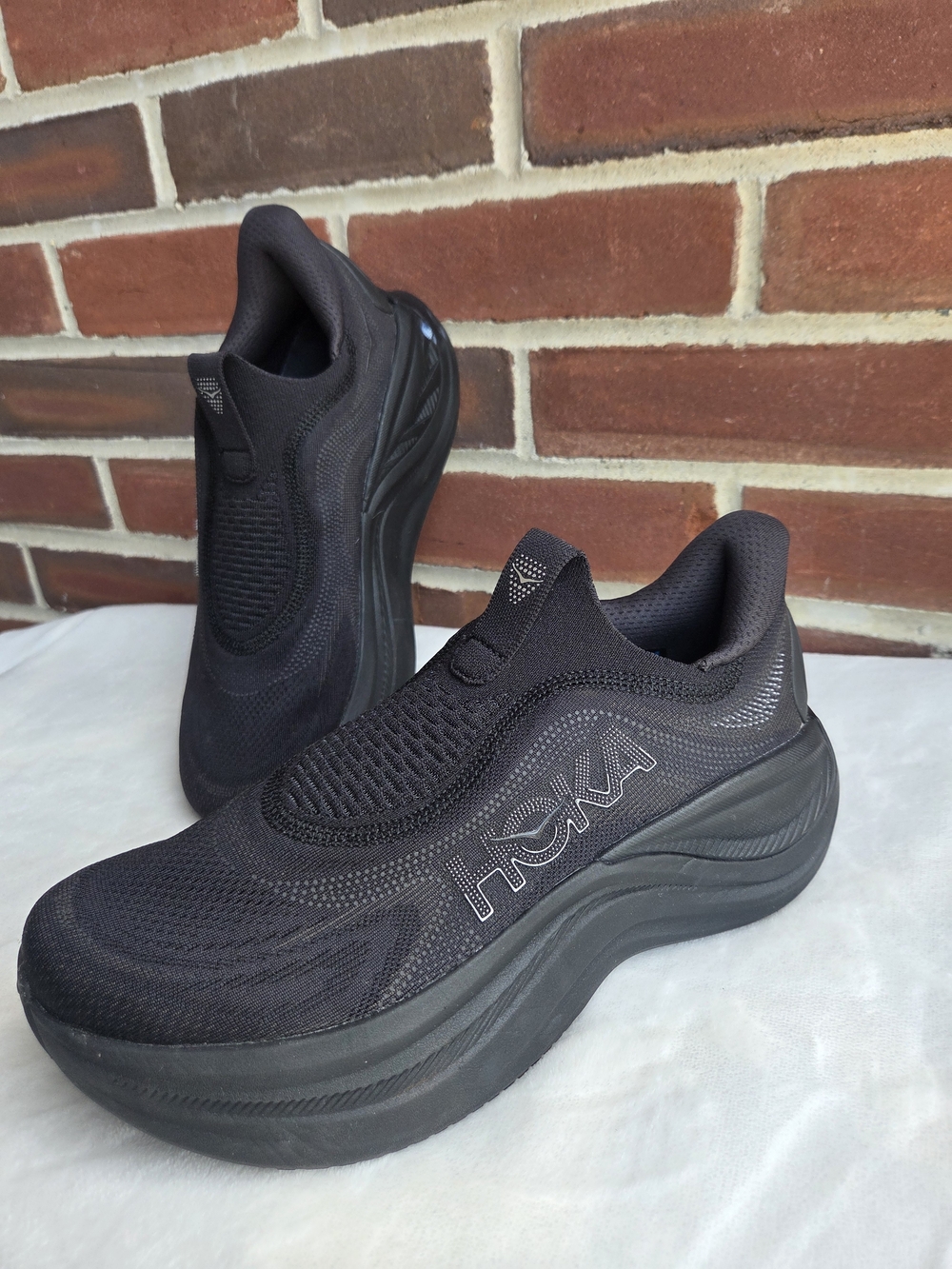 HOKA Skyward Laceless Women's 8.5 Black Black Slip On Recovery Shoes